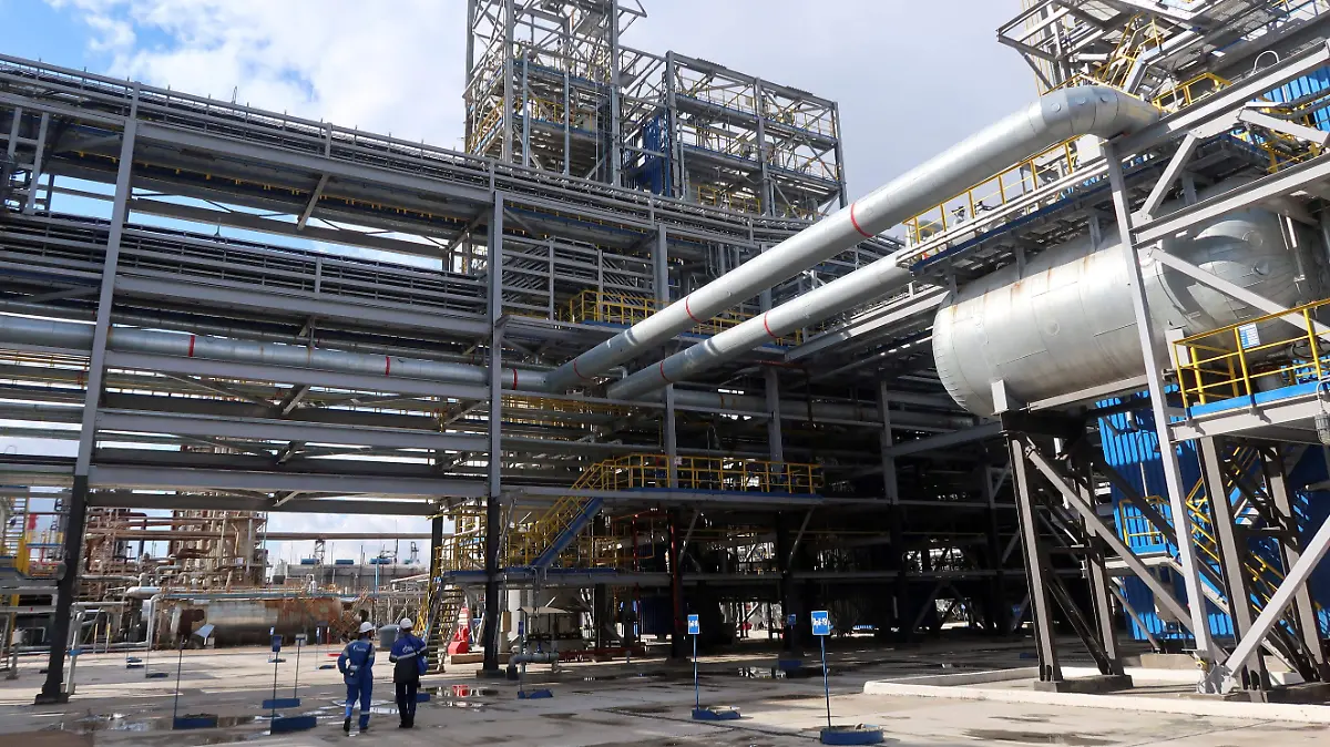 2026-07-15T095009Z_1890152263_RC29EMA90D5O_RTRMADP_3_UKRAINE-CRISIS-RUSSIA-OIL-REFINERY (1)