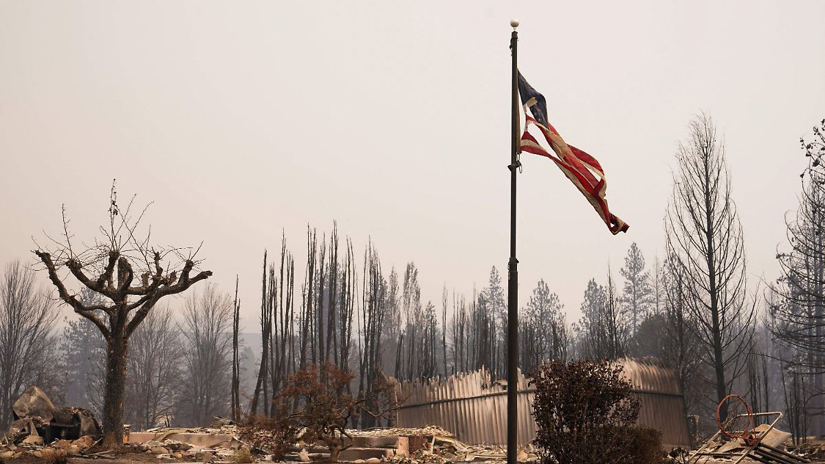 FUEGO DEVASTA WASHINGTON: MILES HUYEN DE SUS HOGARES