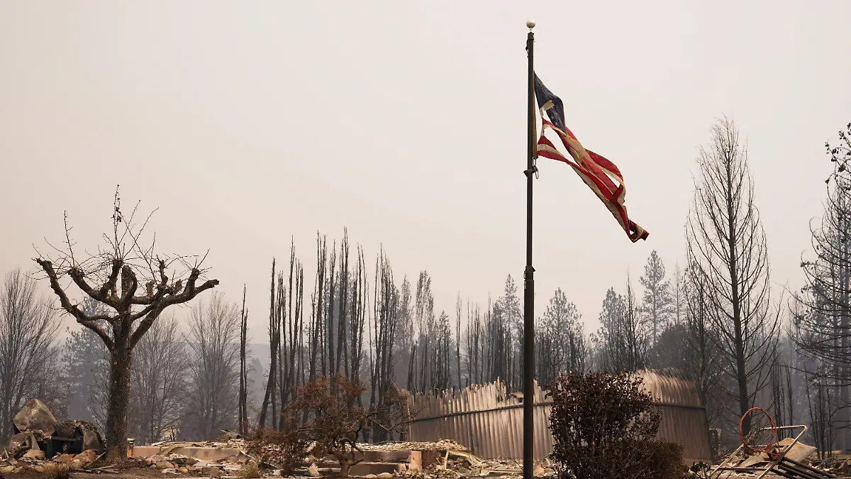 2026-08-03T192027Z_471946001_RC27RMAGI9HZ_RTRMADP_3_USA-WILDFIRES-WASHINGTON