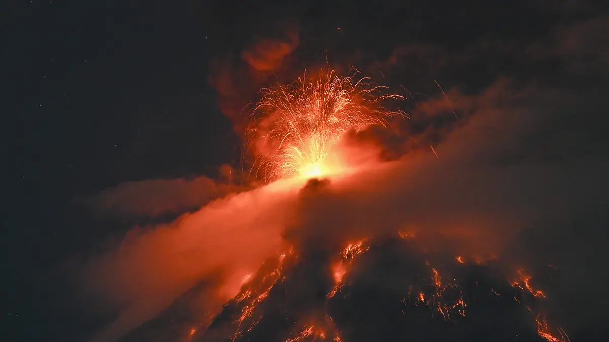 AFP__20260804__C3W79KE__v6__HighRes__GuatemalaIssuesAlertDueToEruptionOfFuegoVolcano