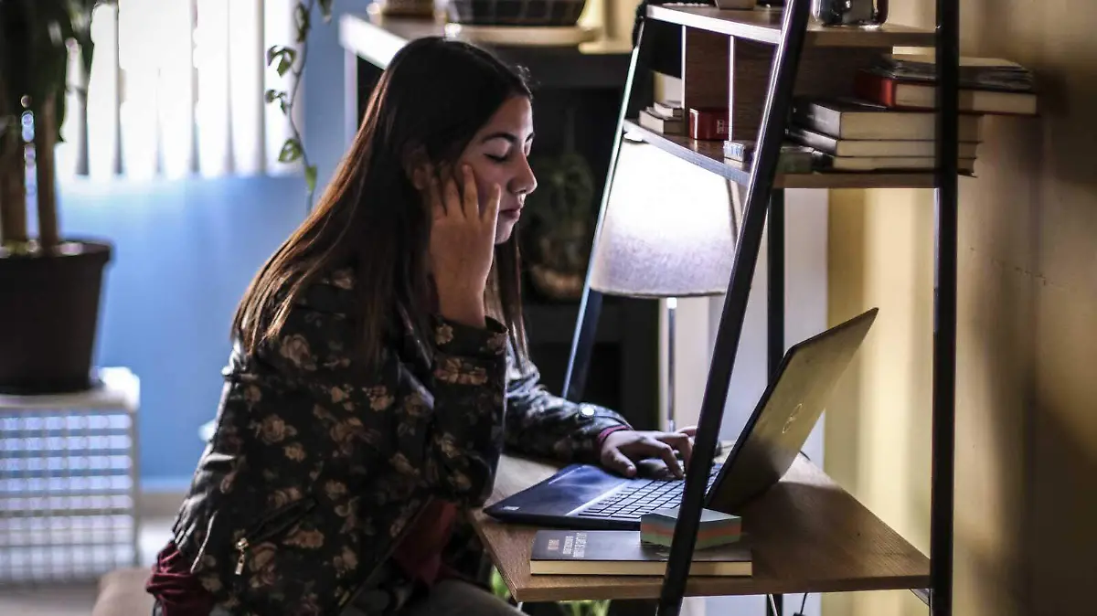 Trabajadores_oficinas_computadoras