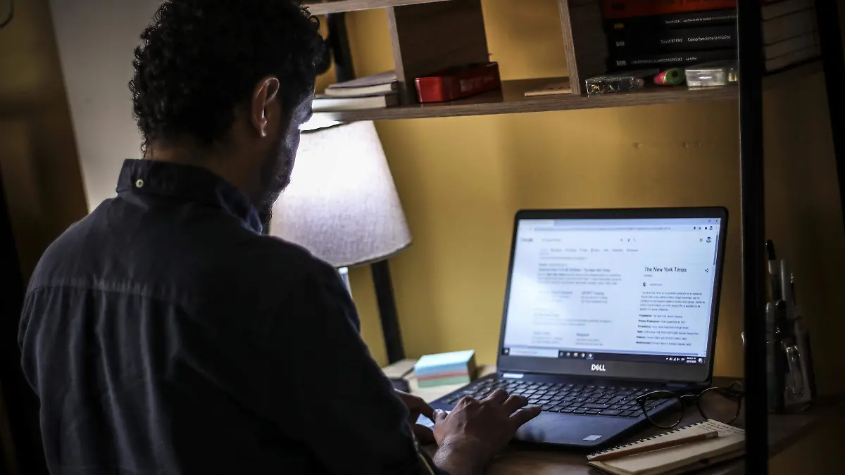 Computadoras-Oficinistas-Trabajadores-Tecnologia-36