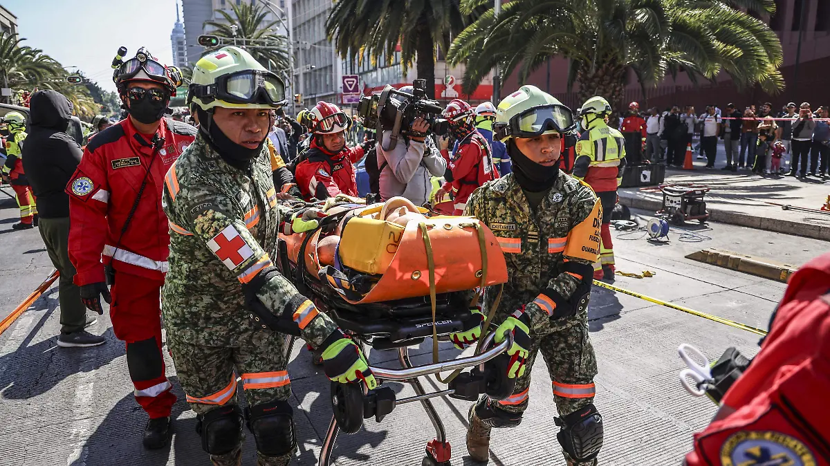6215485-Simulacro de Sismo Proteccion Civil Rescatistas-14