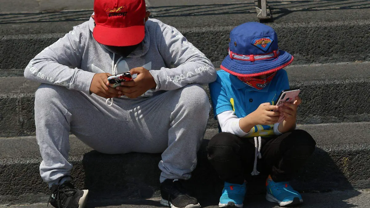 781842_Niños Uso Celular_web