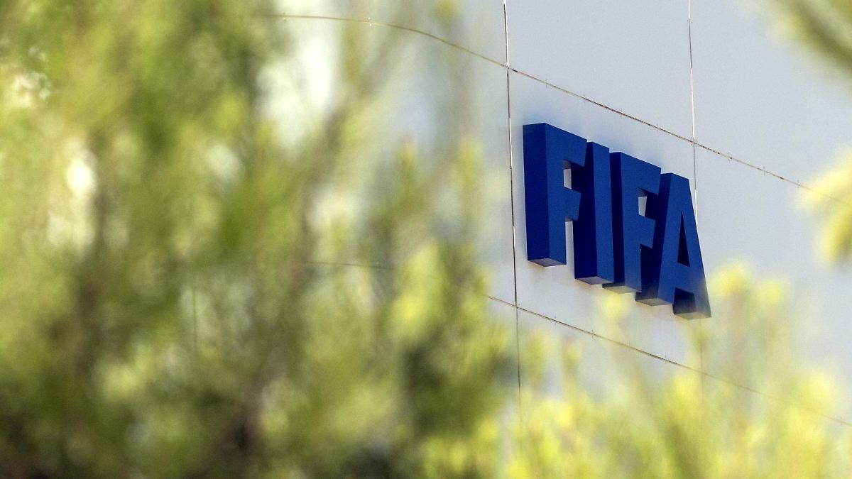FIFA SEÑALA ERRORES Y AMENAZA CON NO TOLERAR MÁS ATAQUES
