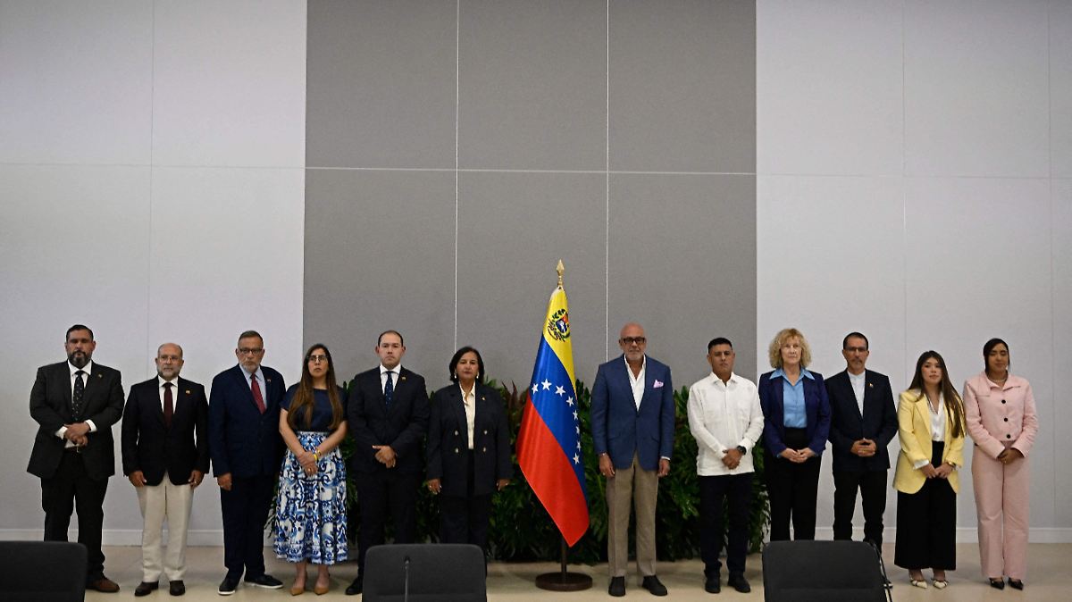 VENEZUELA: DIÁLOGO POR TERREMOTO Y ELECCIONES