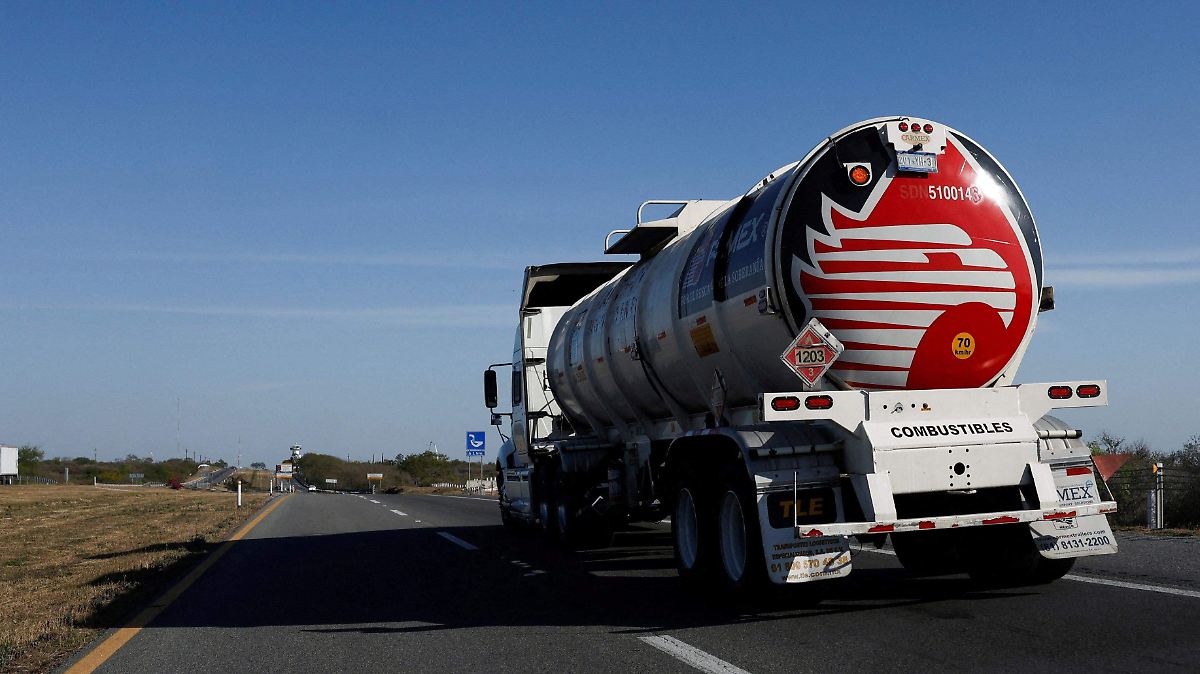 PEMEX, UN GIGANTE EN RUINAS: 15 AÑOS DE AGONÍA FINANCIERA
