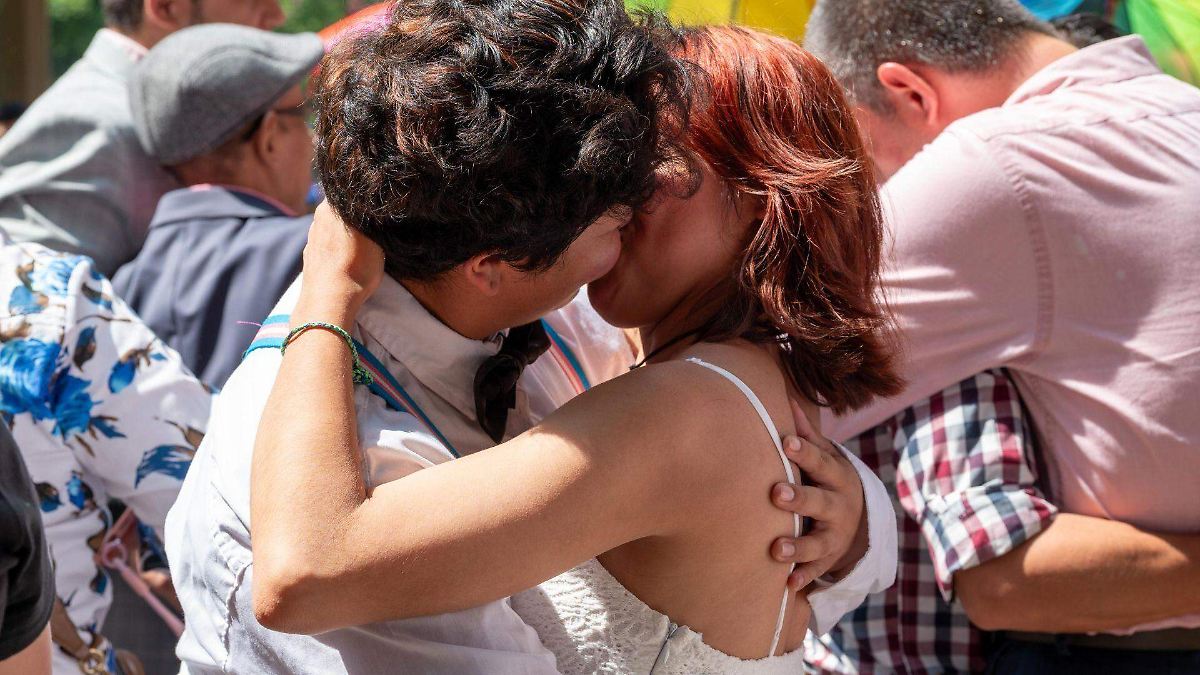 AMOR TRIUNFA EN BOLIVIA: PRIMERA BODA GAY TRAS LUCHA LEGAL