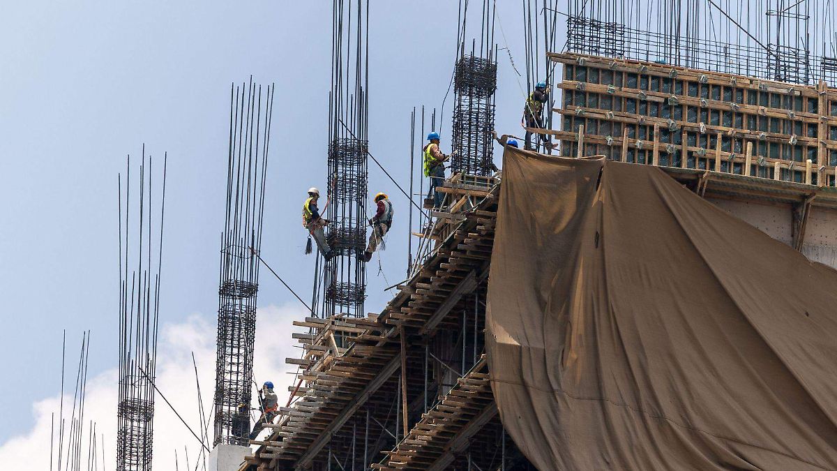 INDUSTRIA SE DESPLOMA: CAÍDA SEMESTRAL AGRAVA PANORAMA
