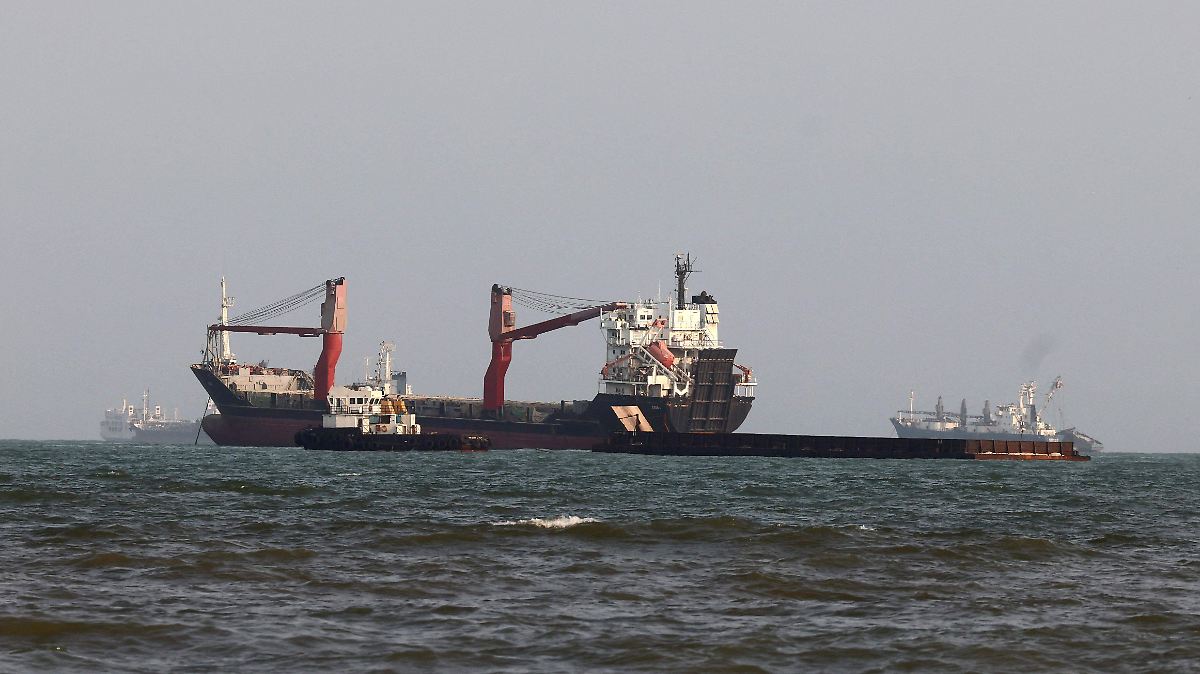 EU ABRE FUEGO CONTRA NAVÍO CERCA DE IRÁN