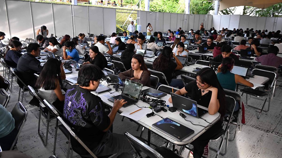UNAM: DESERCIÓN MASIVA EN EXAMEN DE CONTROL