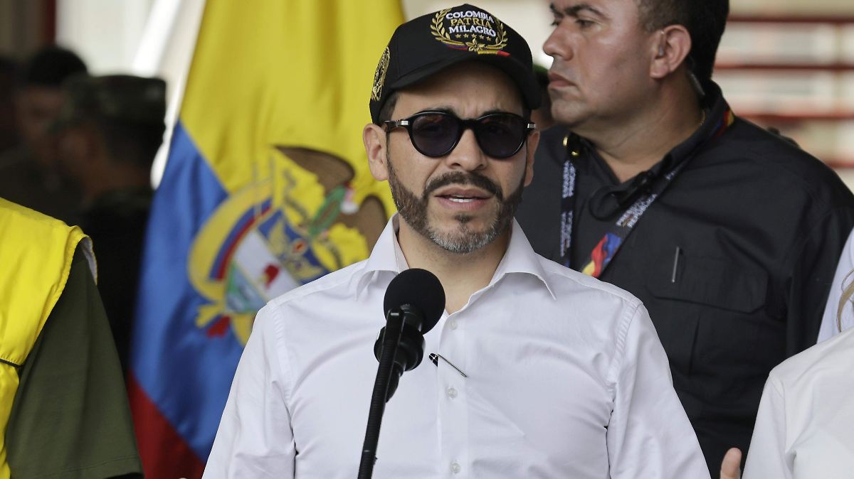 PIDE A TRUMP SUSPENSIÓN DE ARANCELES POR TERREMOTO