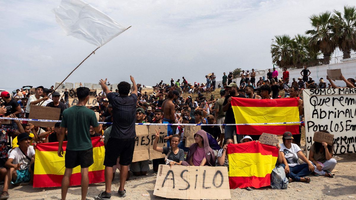 CEUTA COLAPSADA: MIGRANTES SE TRIPLICAN