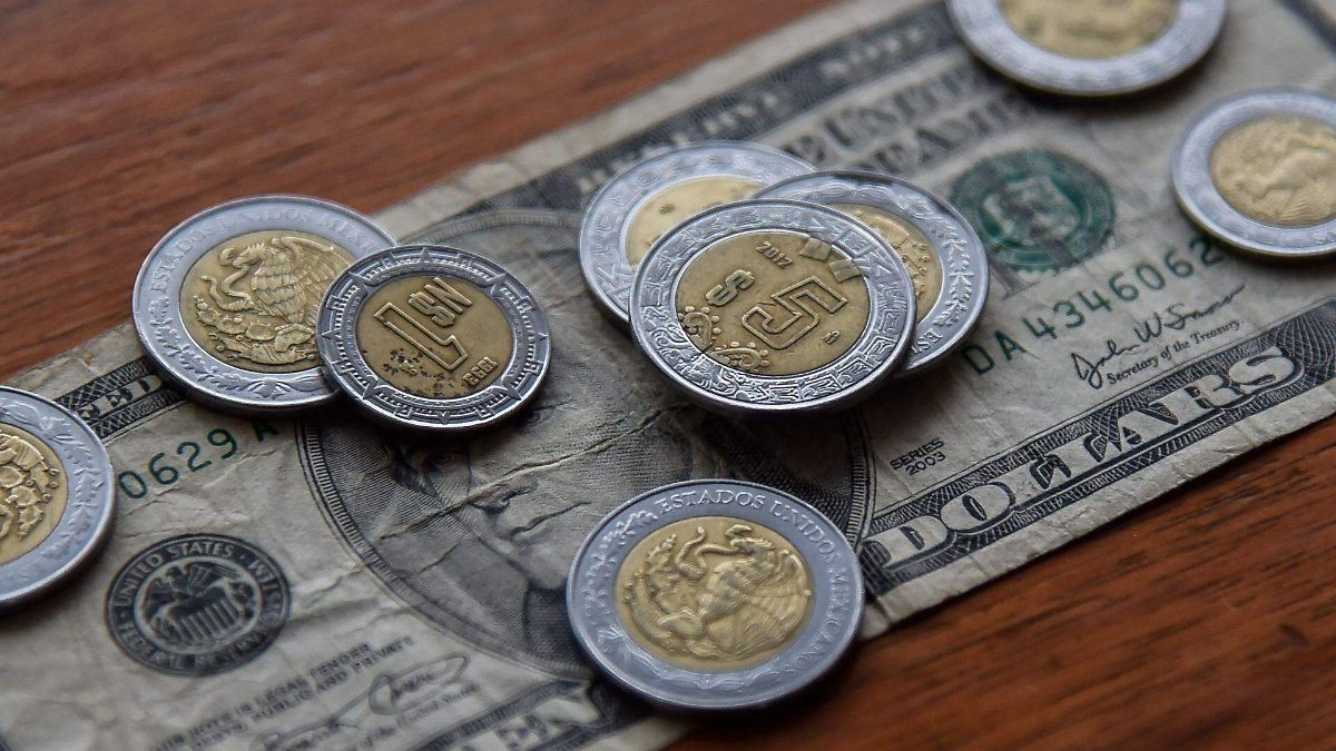 PESO SE DEVALÚA LIGERO ANTE DÓLAR