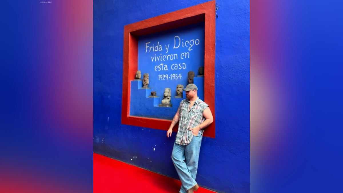SAM SMITH, EN LA CASA AZUL