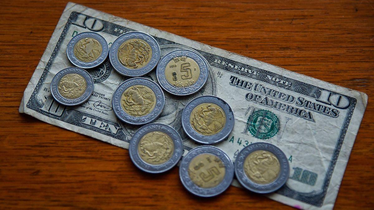 PESO MEXICANO SE FORTALECE: ROMPE BARRERA DE 17 POR DÓLAR