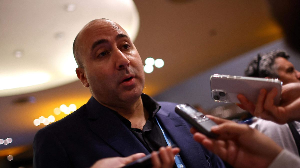 ¡GUERRA DIGITAL! SHEINBAUM DENUNCIA ATAQUE DE EXASESOR DE MILEI