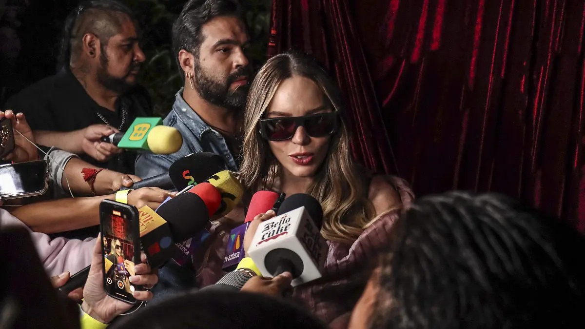 6127455-Belinda-Alfombra Roja-2