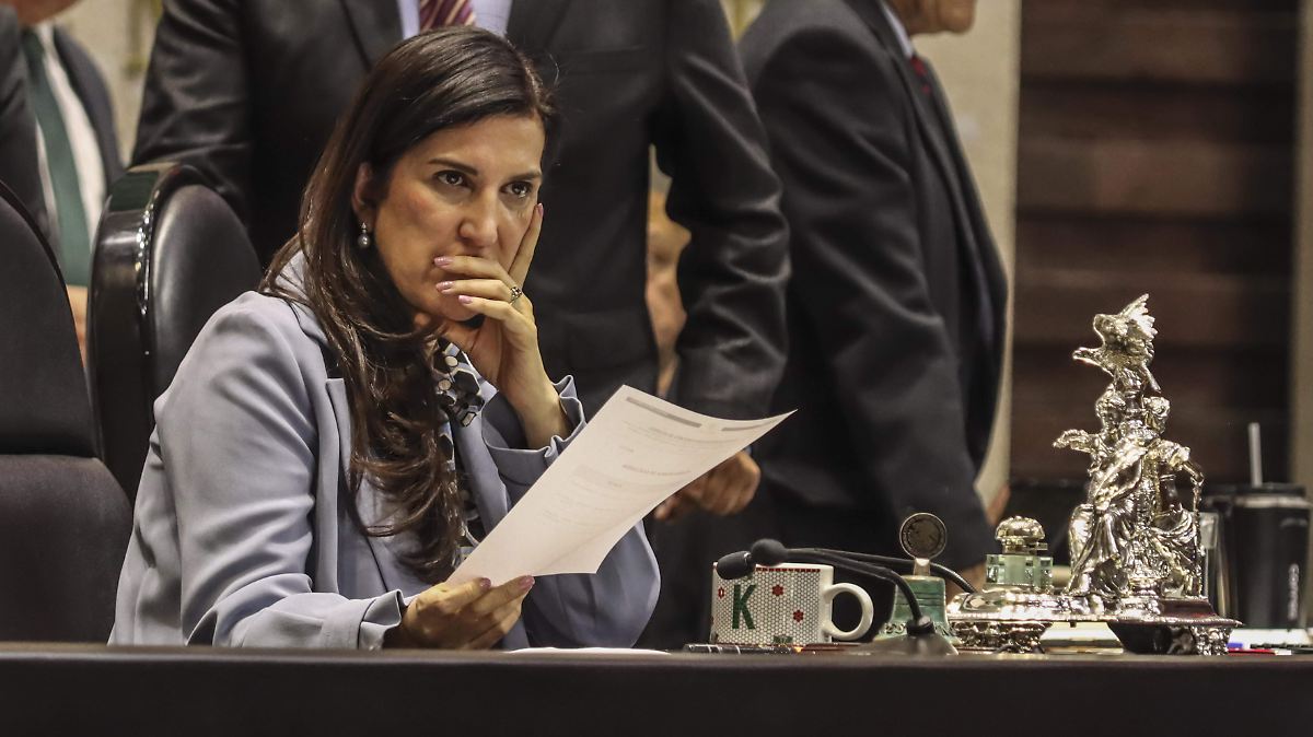 KENIA LÓPEZ EXIGE: ¡DESAPARICIÓN DE PODERES EN SINALOA!