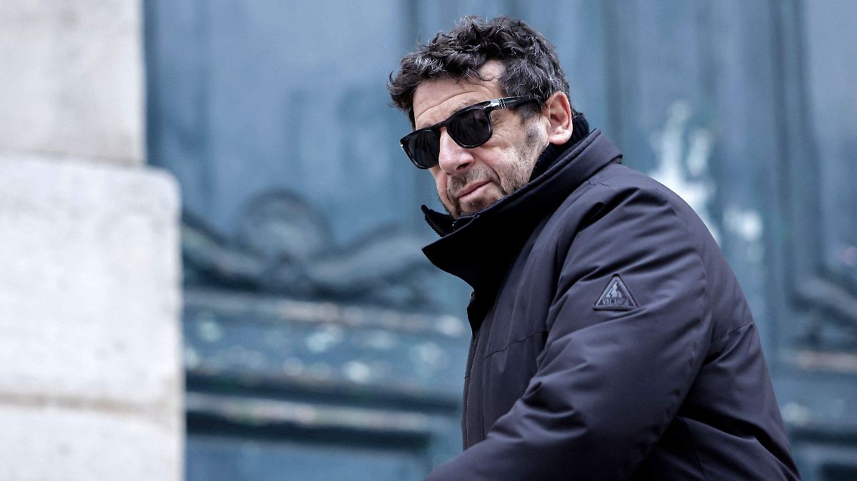 ALCALDES EXIGEN CANCELAR CONCIERTOS DE CANTANTE IMPUTADO POR VIOLACIÓN