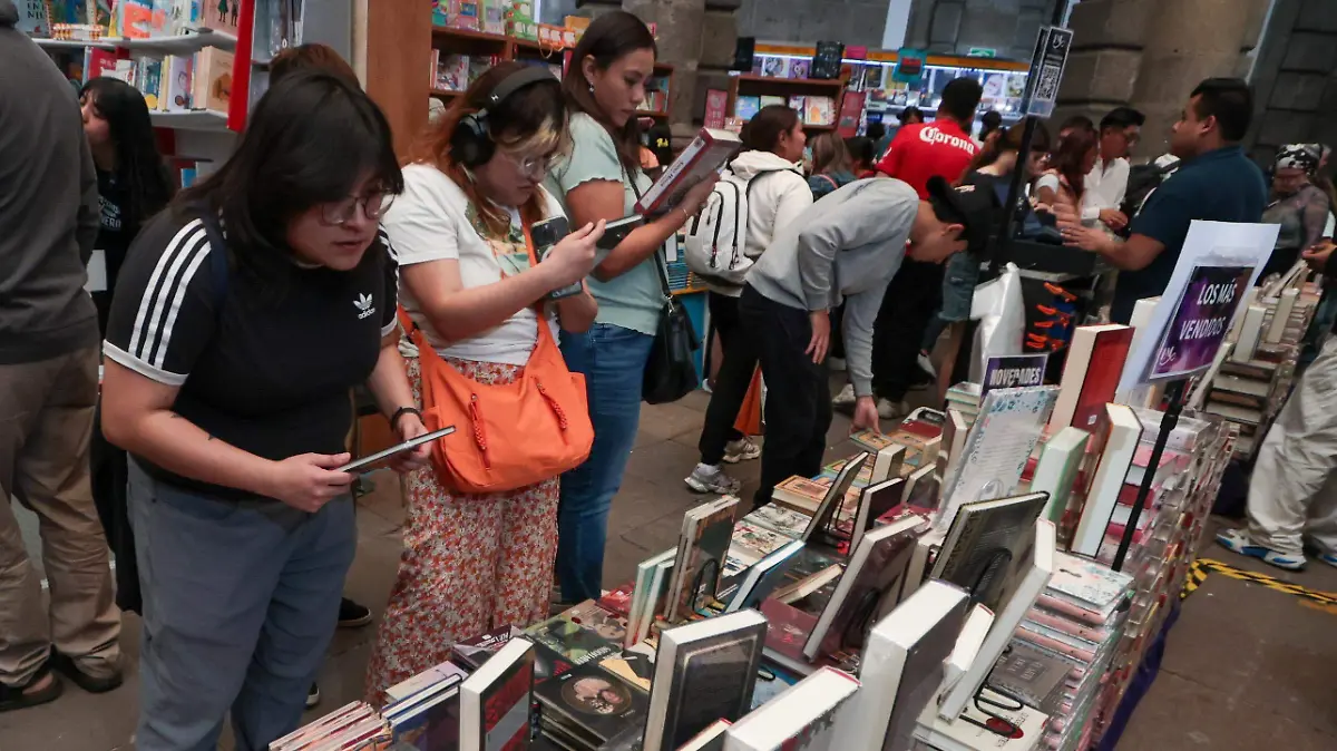 6220983-La Feria Internacional del Libro del Palacio de Minería FILPM  47 edición. -21