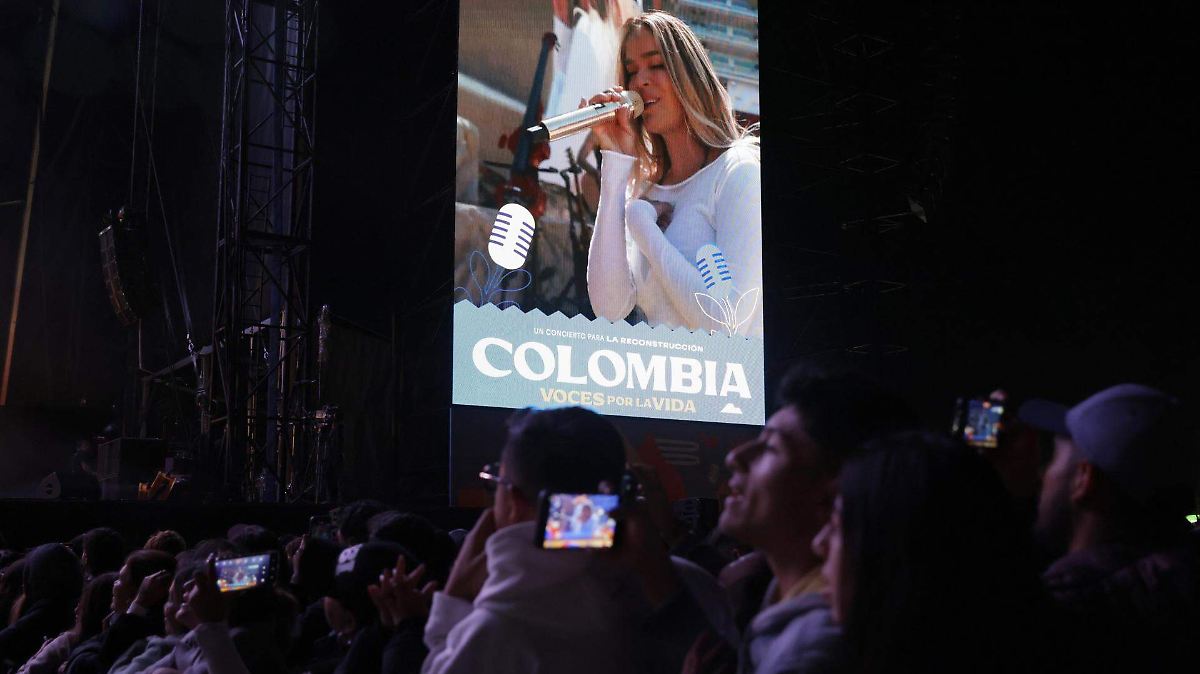 KAROL G, UN MILLÓN DE DÓLARES PARA COLOMBIA