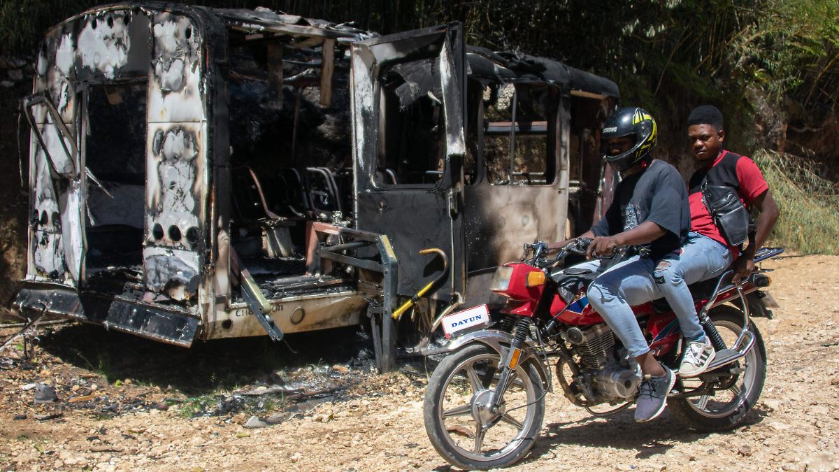 HAITÍ ARDE: 47 MUERTOS EN MASACRE; 22 CAEN EN IGLESIA