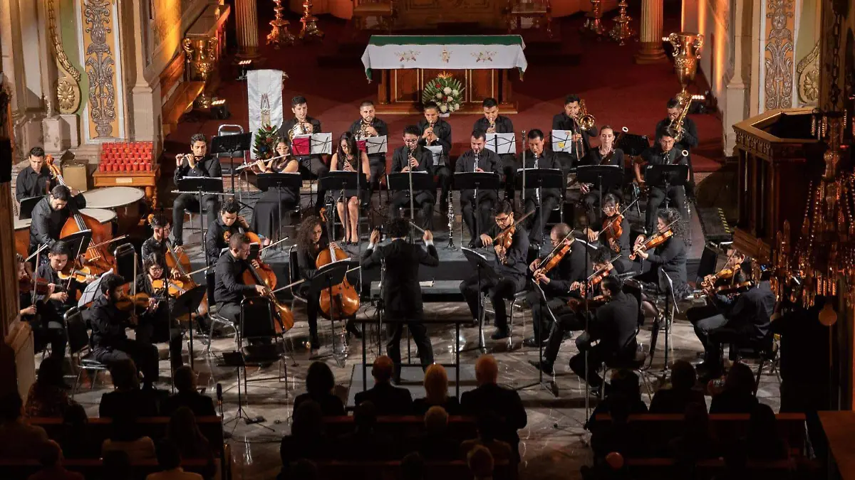 Orquesta dando un concierto