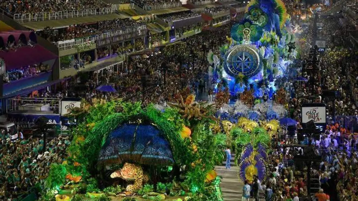 Carros alegoricos en carnaval