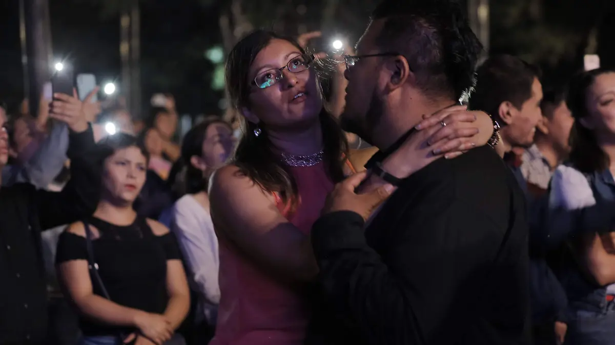 Pareja en concierto