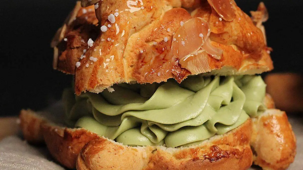 pan de muerto matcha