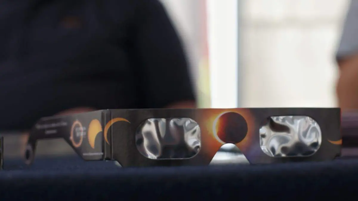 Lentes para observar el eclipse