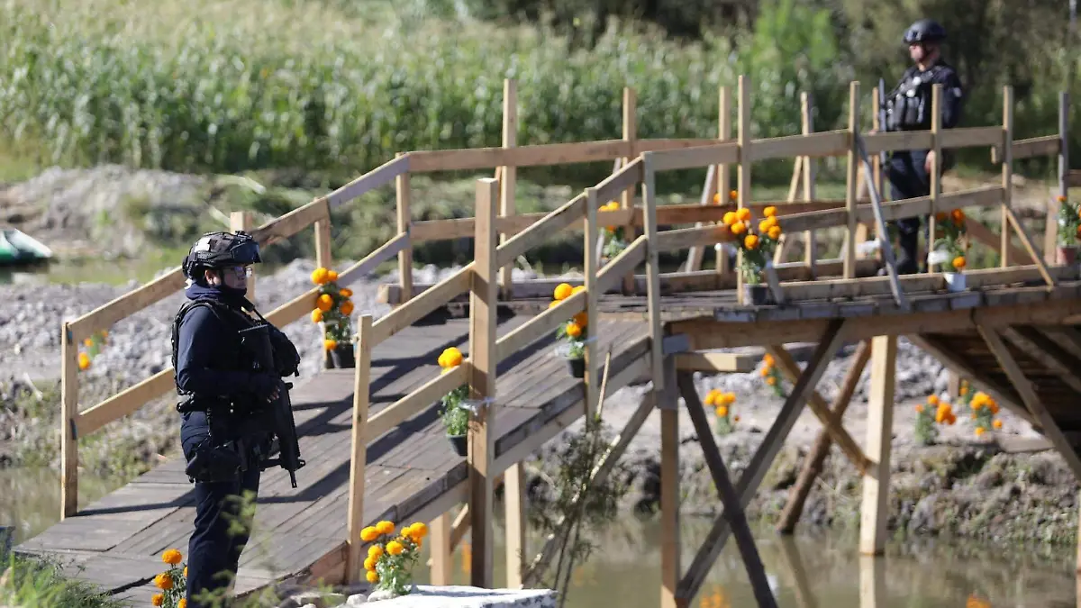 Elementos de seguridad pública durante día de muertos