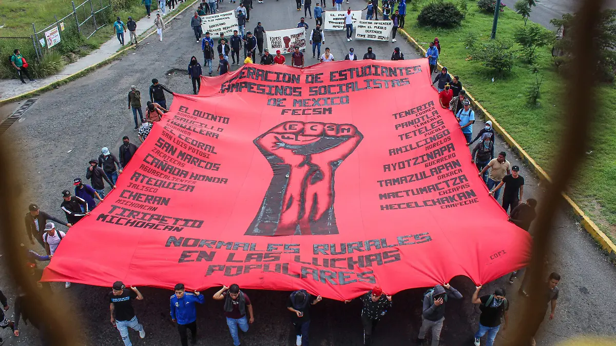 Manifestación de normalistas en Morelia