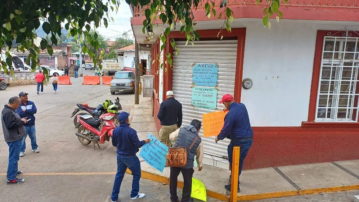Toma de la CNTE en San Ángel Zurumucapio