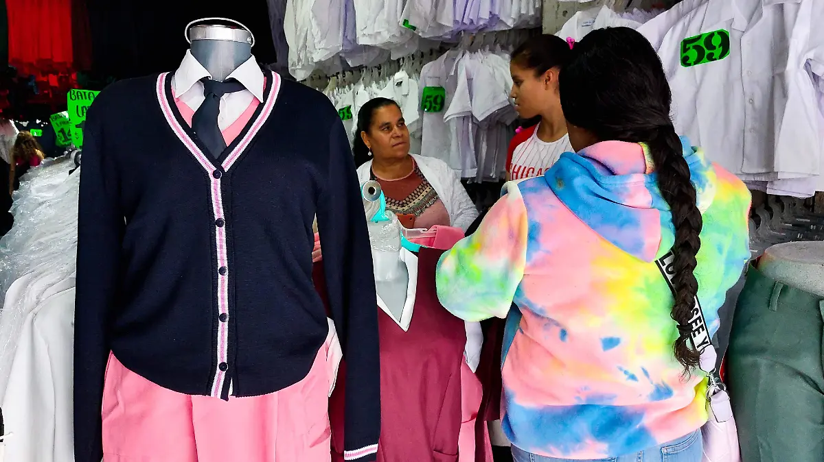 ECONOMÍA UNIFORMES