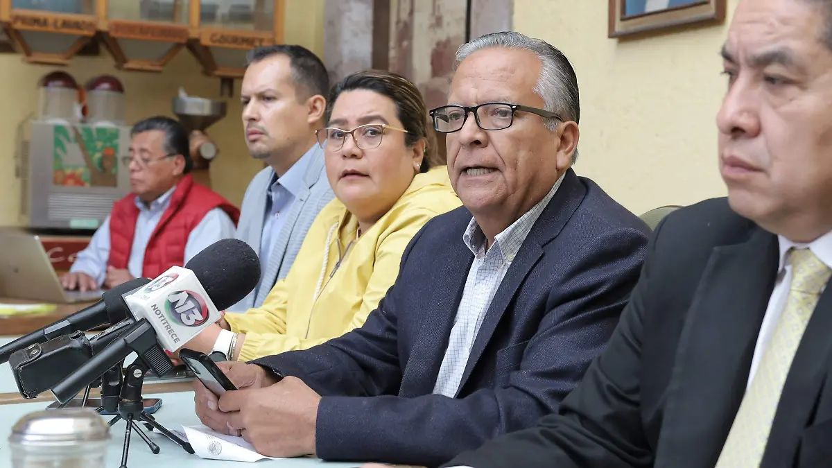 Comisión Electoral del SPUM en rueda de prensa