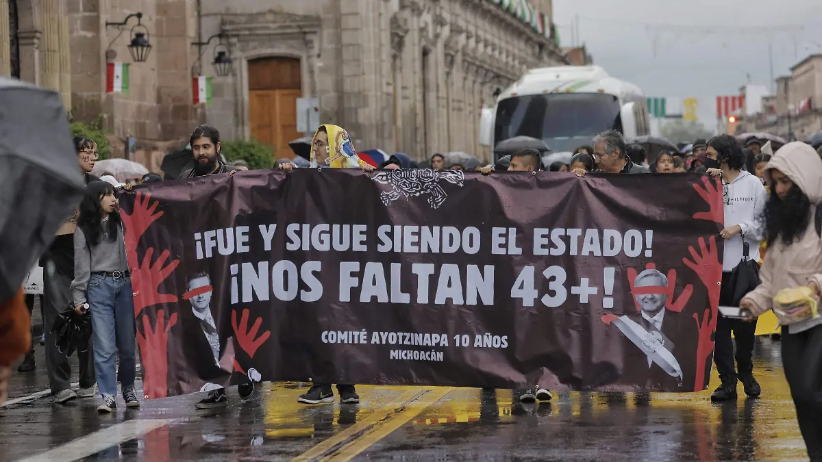 Marcha en Moreliapor los 43 normalistas desaparecidos