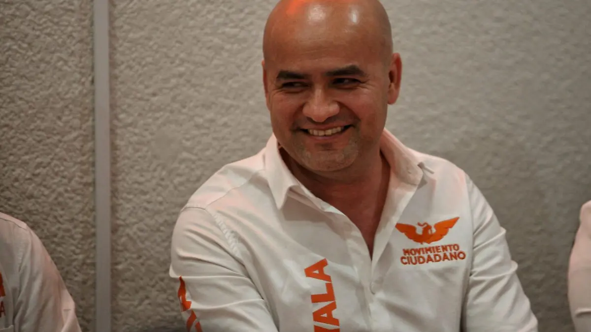 Héctor Ayala 16
