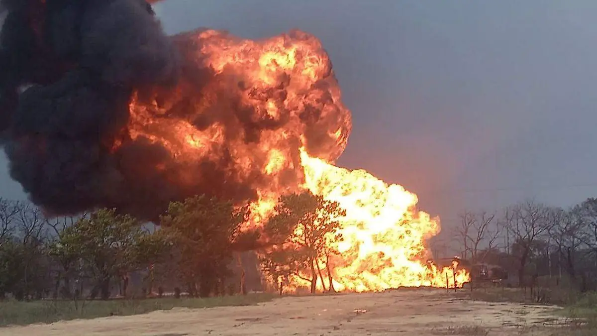 Explosión en ducto de Pemex en Huimanguillo, Tabasco, tras fuga de gas