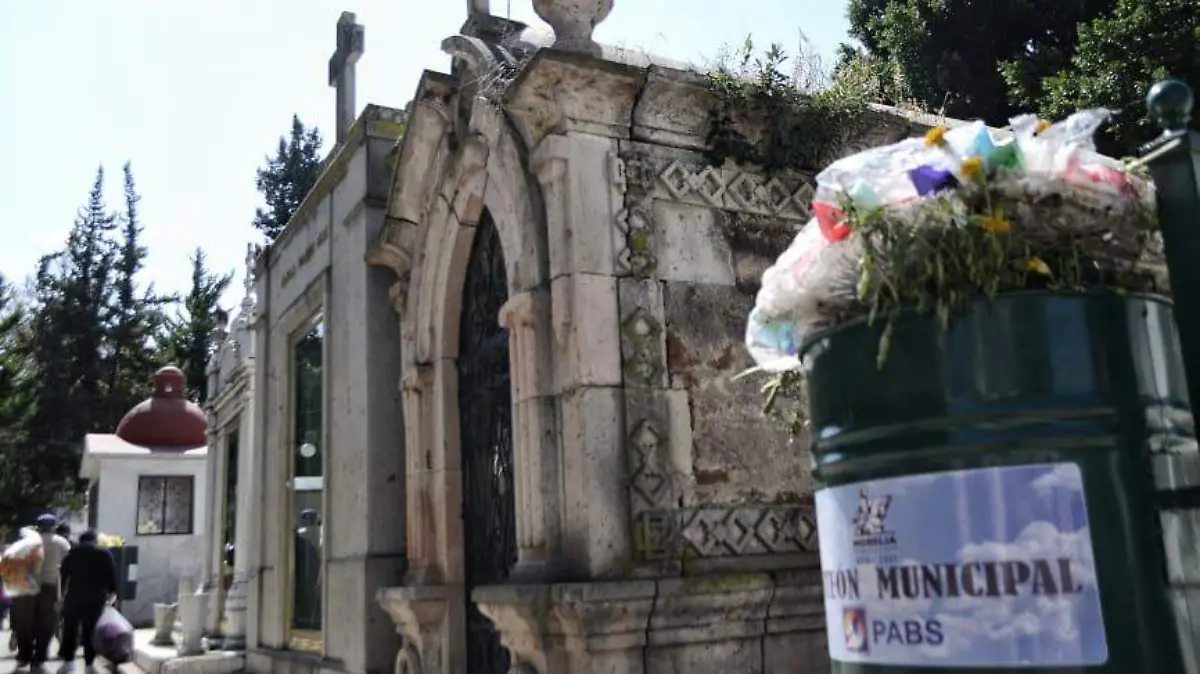 PANTEONES BASURA