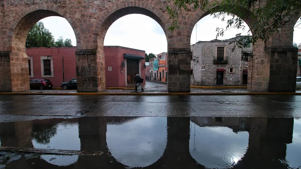 Lluvia acueducto morelia 