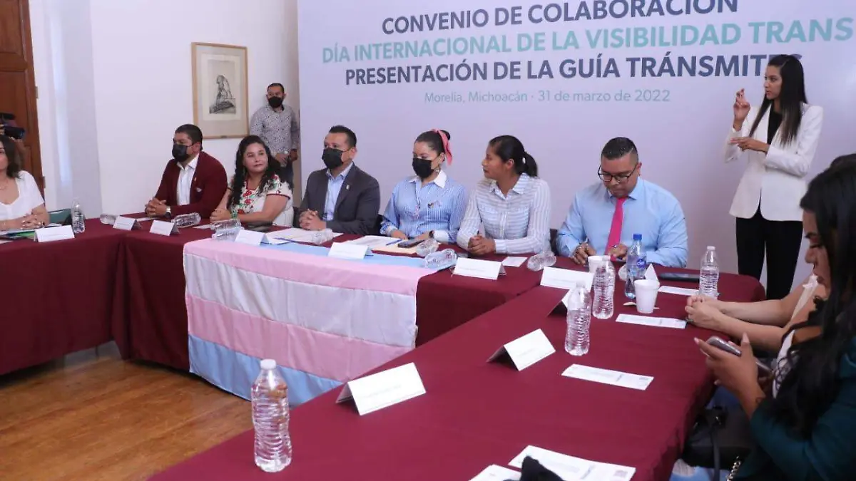 Firma convenio comunidad transexual
