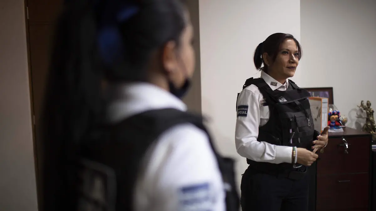 POLICIA