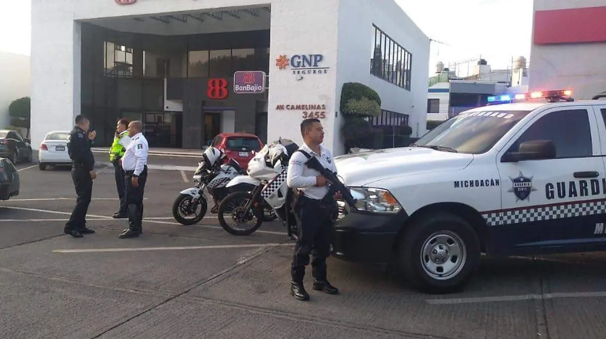 Guardia Civil en las inmediaciones de plaza las Américas