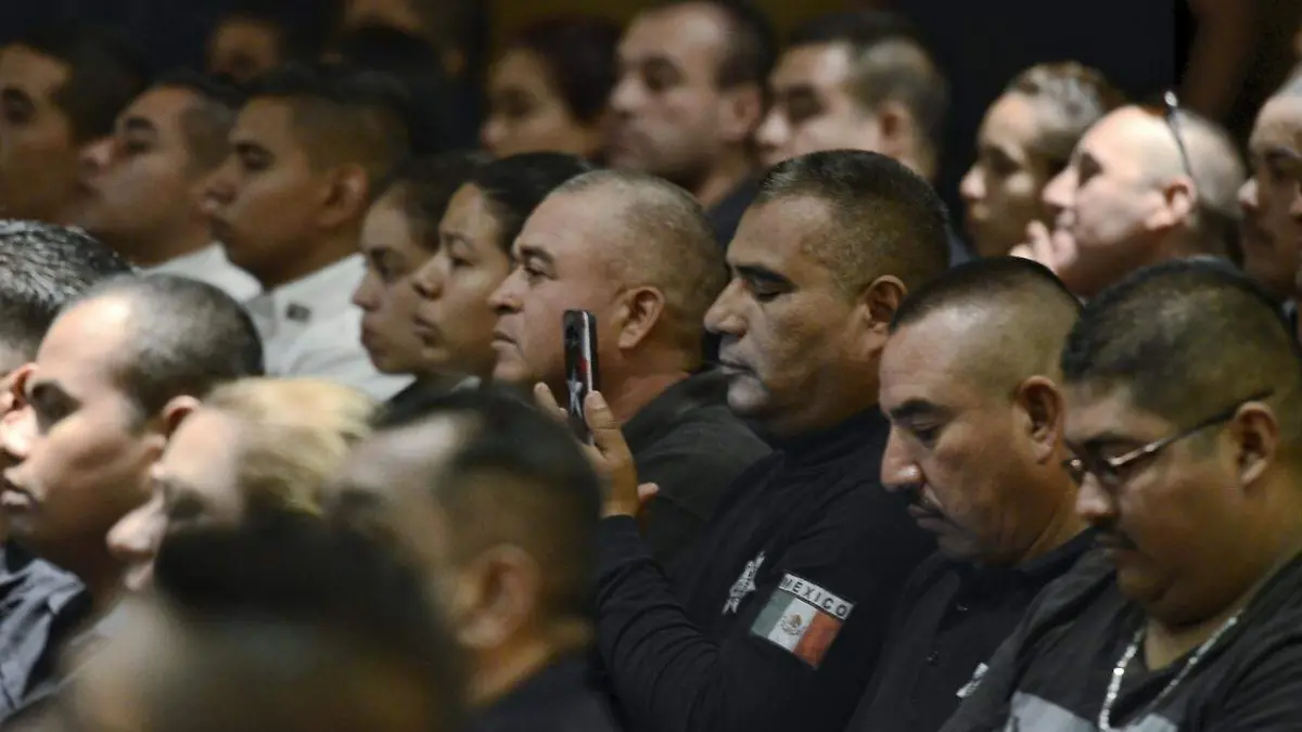 Policías