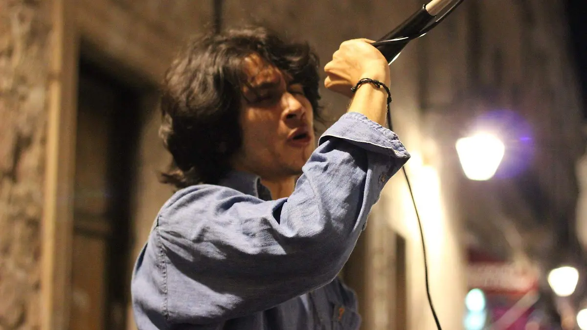 MUSICO ZORRO SILVESTRE