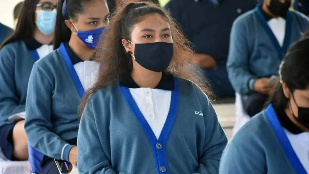 Estudiantes colegio de bachilleres