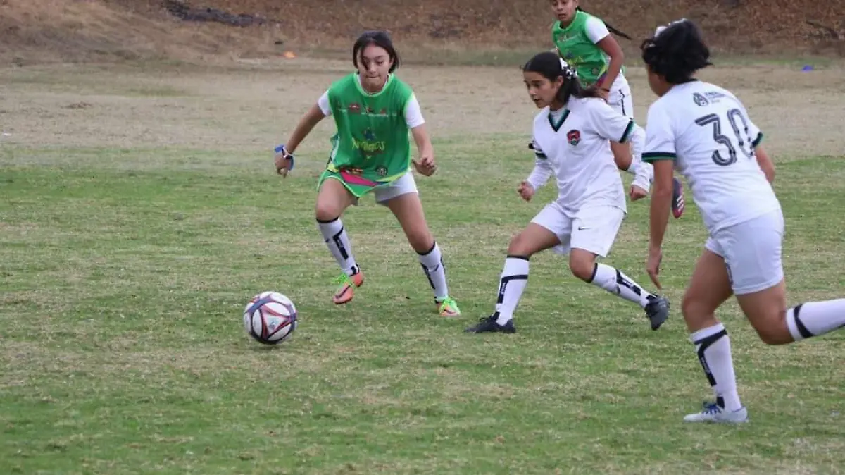 niñas futbolistas