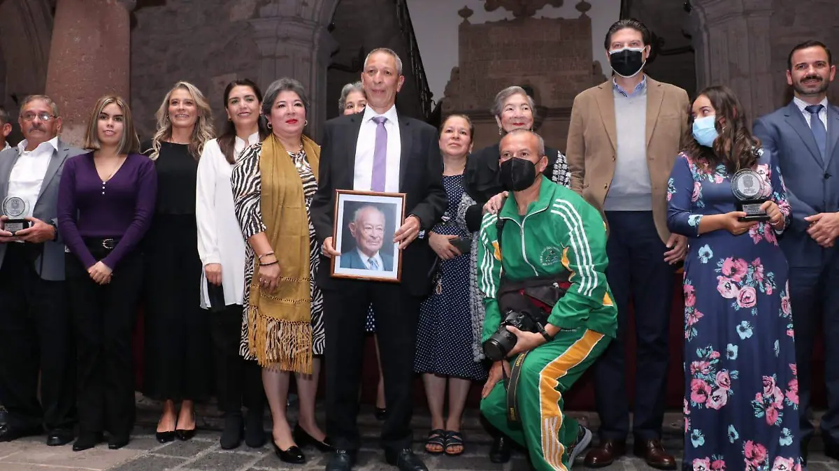 galardón Profesor Bertín Aguilar Pérez